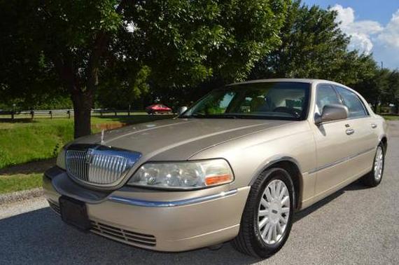 LINCOLN TOWN CAR 2005 1LNHM82W75Y627242 image